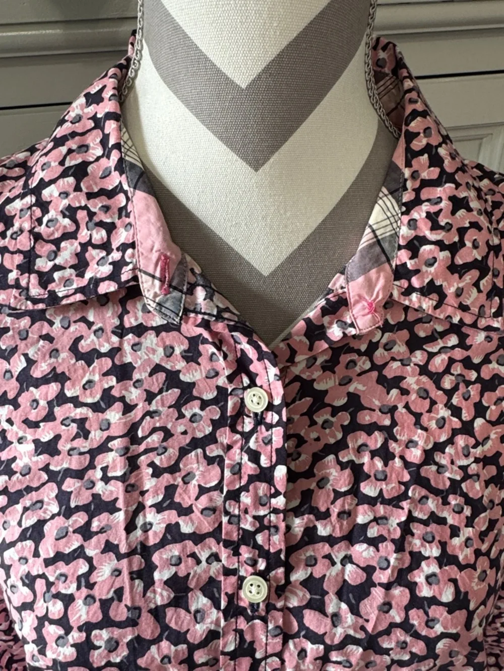 Talbots Women’s Petite Long Sleeve Pink Floral Button-Up Shirt Size 16WP - Picture 4 of 11